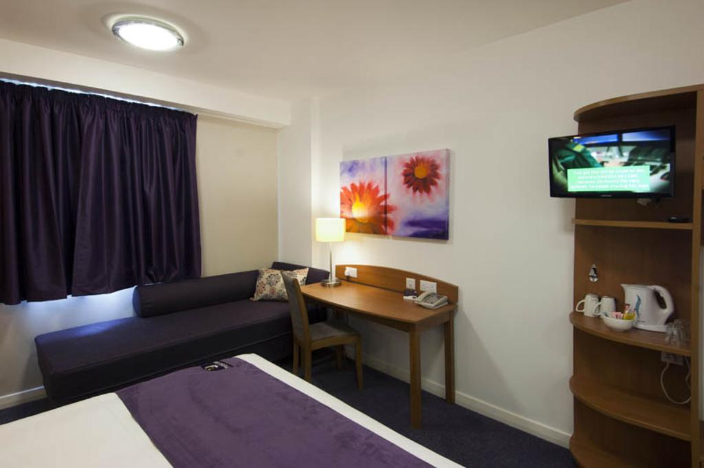 Premier Inn Cobham Собхэм Номер фото