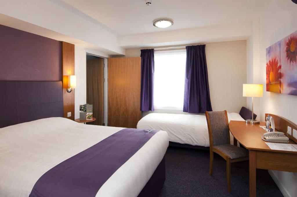 Premier Inn Cobham Собхэм Номер фото