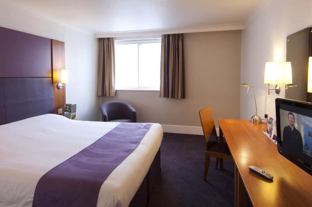 Premier Inn Cobham Собхэм Экстерьер фото