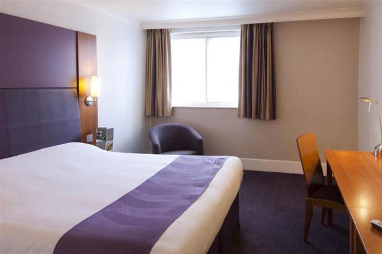 Premier Inn Cobham Собхэм Экстерьер фото