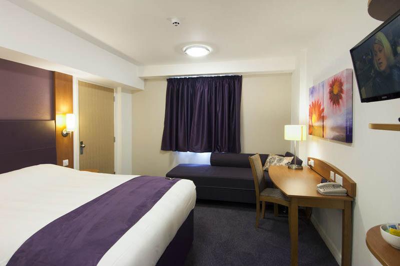 Premier Inn Cobham Собхэм Экстерьер фото